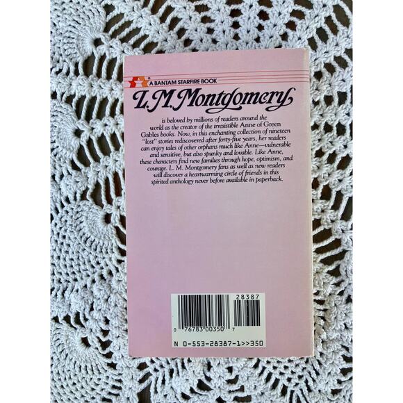 Akin to Anne: L.M. Montgomery Tales, 1989 Vintage Paperback - Picture 4 of 4